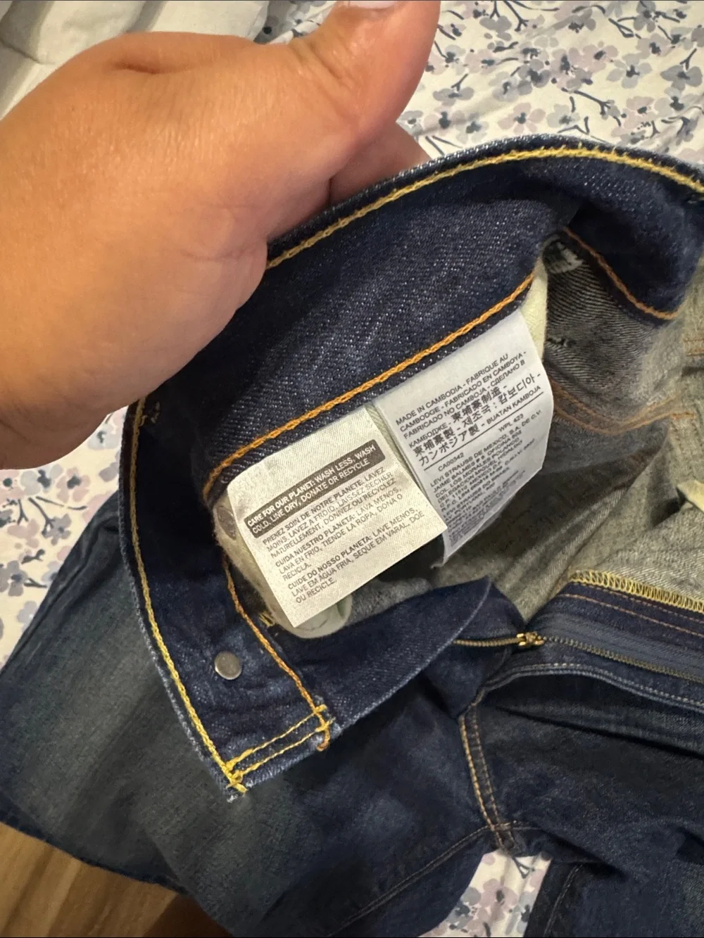 Classic Men's Denim Shorts in Dark Blue - Casual Everyday Style. Levi’s used onc